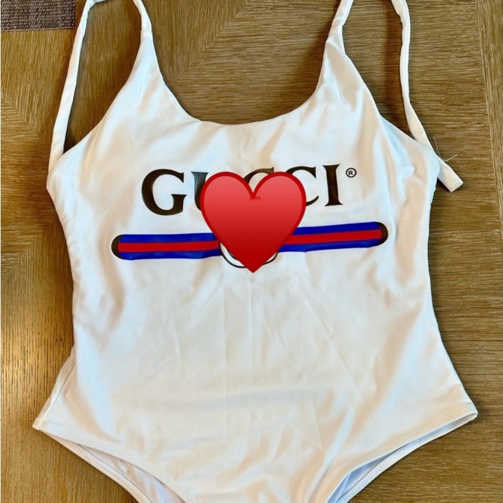 Woman's Swimsuit (NWT)
Never worn